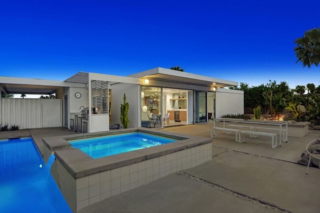 Mid-Century Steel Oasis in Palm Springs - Mid-Century Steel Oasis in Palm Springs House