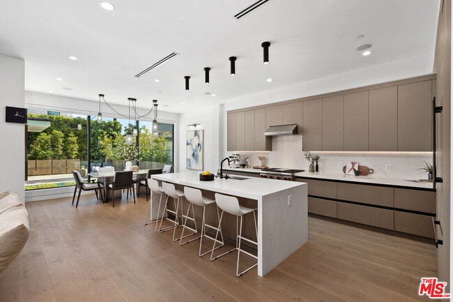 Photo - 714 N La Jolla Ave