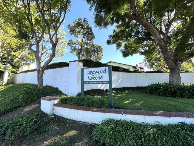 Building Photo - Spacious End Unit Home with 2 Master Suite...