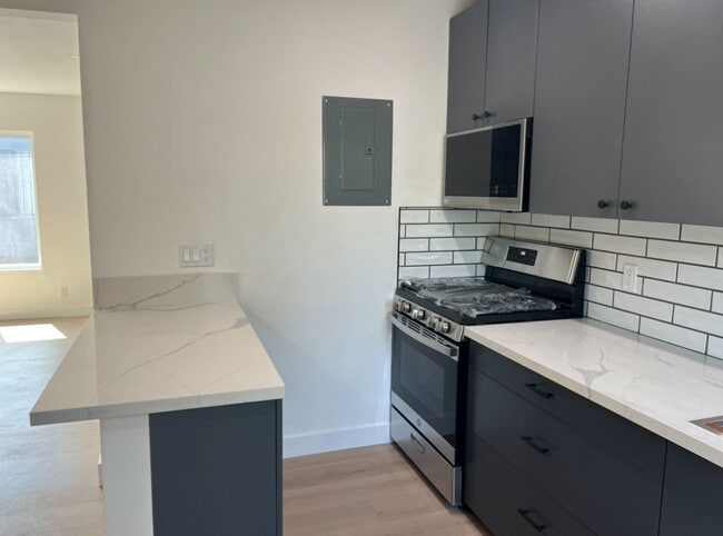 Photo - 2714 Queen St Unit 4