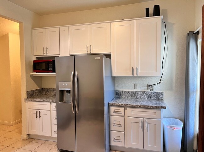Photo - 1827 Gardenia Ave Unit B-4