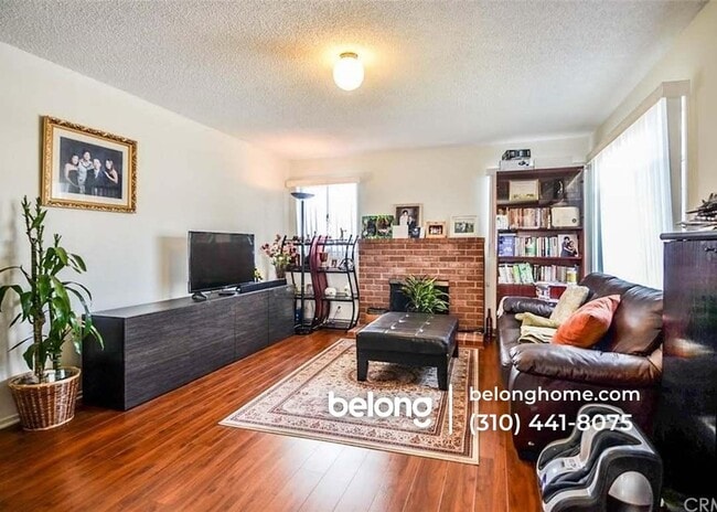 Photo - 1640 W 218th St