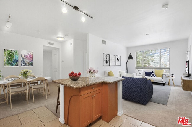 Building Photo - 100 S Alameda St Unit 209