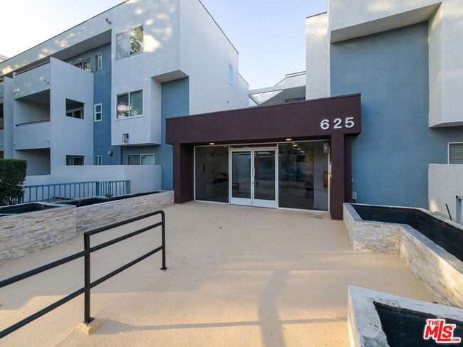 Building Photo - 625 E Del Mar Blvd Unit 304