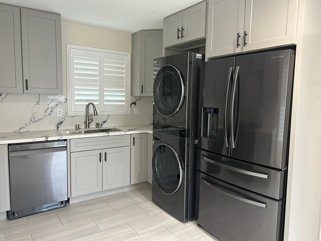 Kitchen - 111 E 13th St Unit 111 B