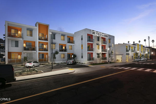 Building Photo - 300 W 9th St