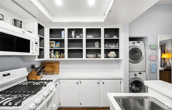 Building Photo - This beautiful, spacious 1-bedroom upper l... Unit #1229 Rental