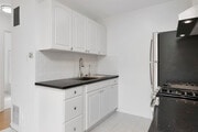 2BD, 1BA - 1000SF - Kitchen - 623 Westbourne Dr Apartments