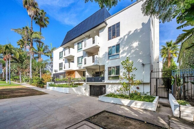 Building Photo - North of Sunset, Large 1 bed Unit 14