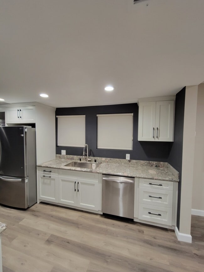 Photo - 1037 S Kenmore Ave