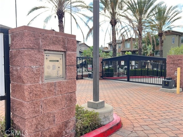 Building Photo - 713 S Azusa Ave Unit C