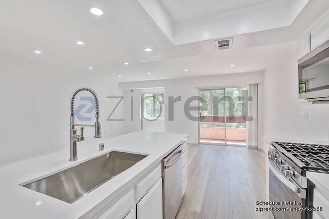 Photo - 2700 Cahuenga Blvd E