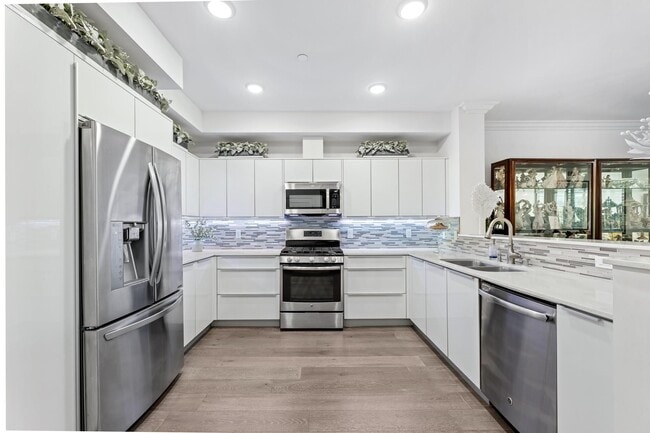 Photo - 5253 Vantage Ave Unit #202