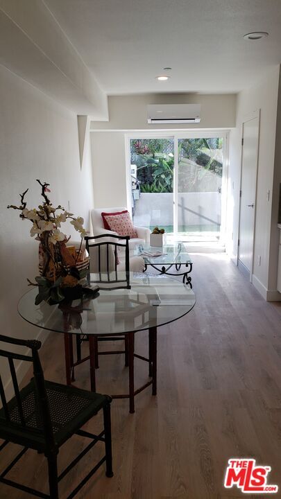 Photo - 2133 Carmona Ave