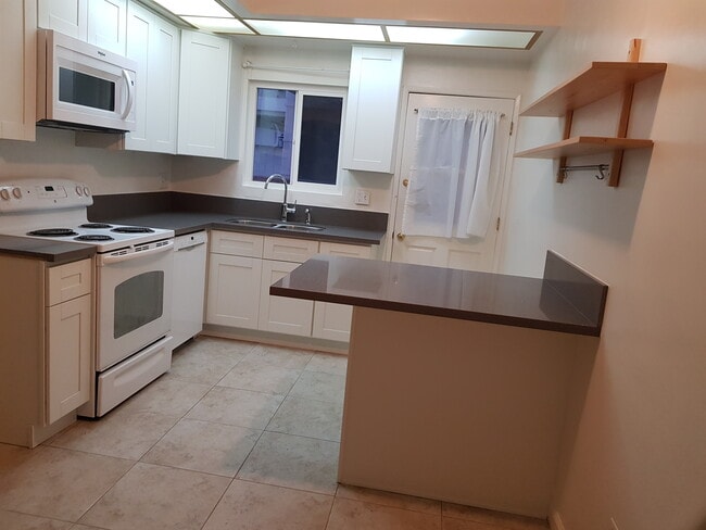 Kitchen - 2409 Harriman Ln Unit B