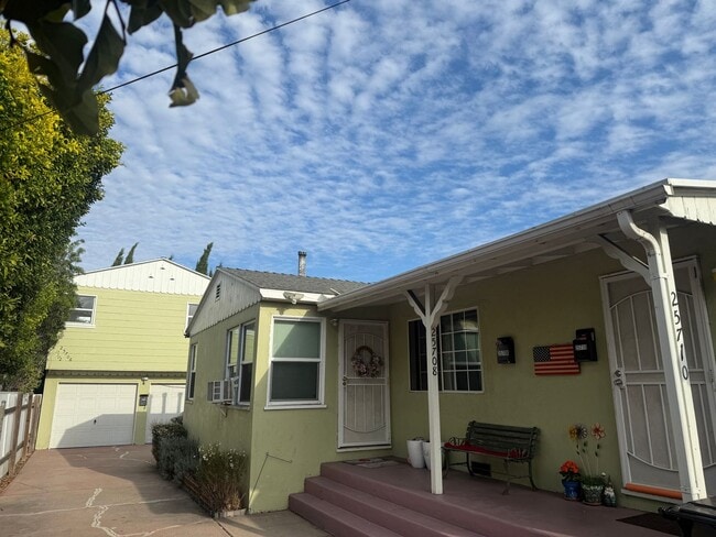 Building Photo - Eshelman Ave Unit 25706 1/2