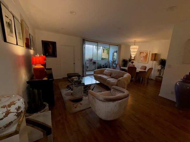 Photo - 1541 Hayworth Ave Unit 102