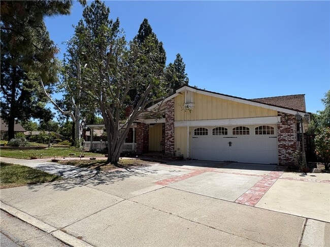 Photo - 2490 Michigan Dr