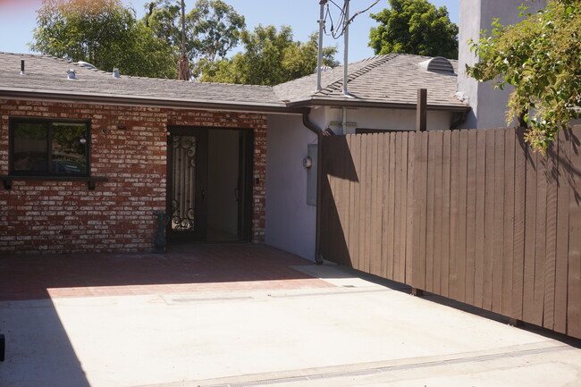 Building Photo - 7543 Enfield Ave Rental