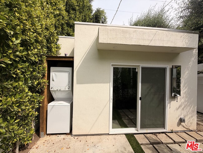 Photo - 1162 N Poinsettia Pl