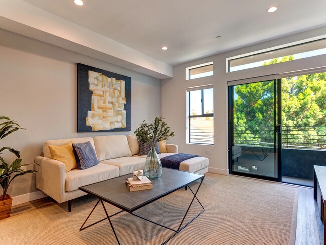 Building Photo - 338 Mariposa Ave Unit 401