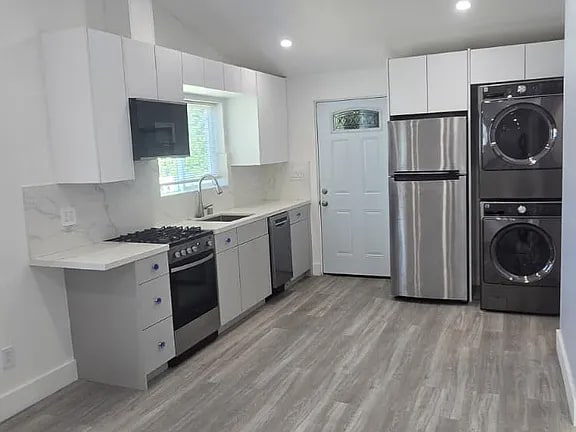 Building Photo - 6546 Bobbyboyar Ave