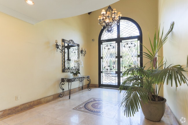 Photo - La Fontaine West