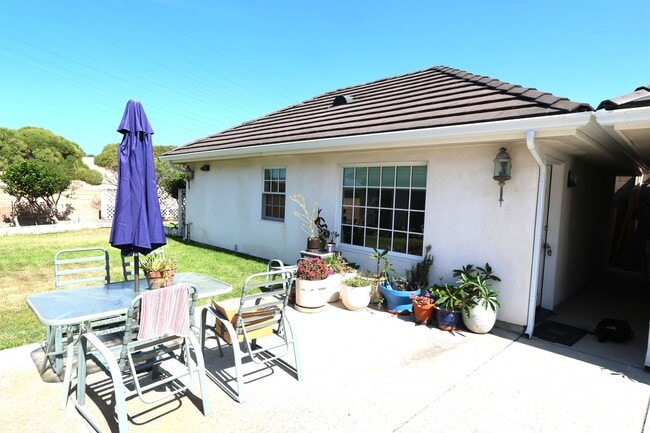 Building Photo - Modern Single ADU in El Segundo!