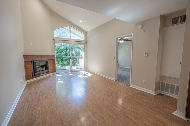 Photo - Warner Center 1 Bedroom Condo for Rent in Woodland Hills!