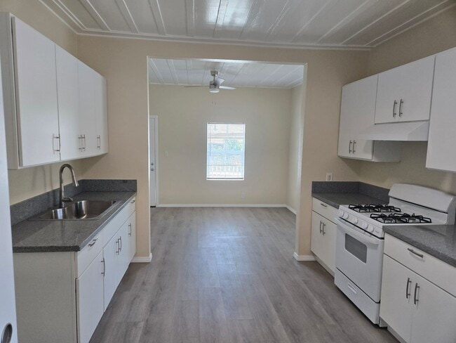 Photo - 1201 Saticoy St