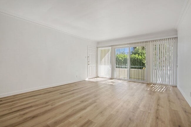 Photo - 1975 S Beverly Glen Blvd Unit 06