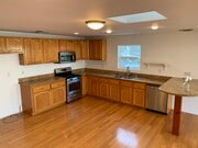 Natural light and skylights - 4635 Lindblade Dr