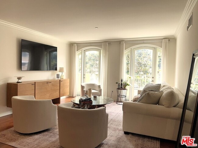 Building Photo - 1000 Granville Ave Unit 105