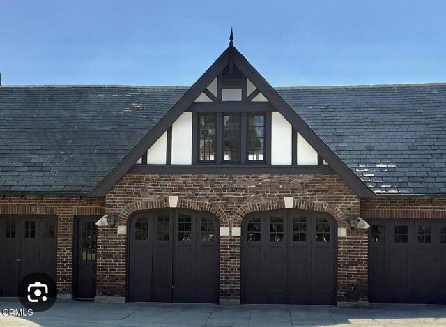 Building Photo - 141 N Grand Ave