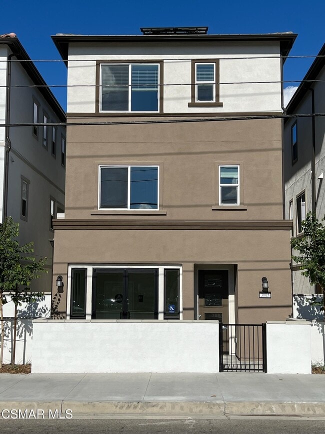 Photo - 3005 Cochran St