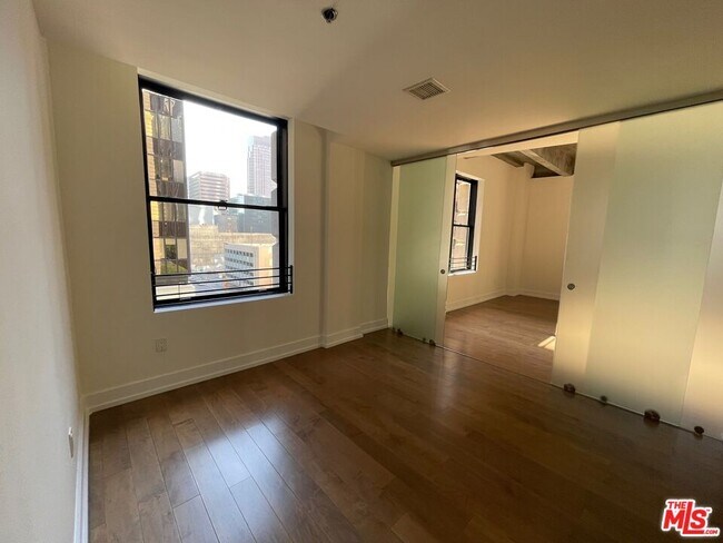 Photo - 727 W 7th St Unit 607