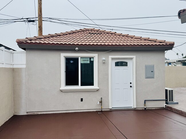 Building Photo - 8633 Sideview Dr Unit B