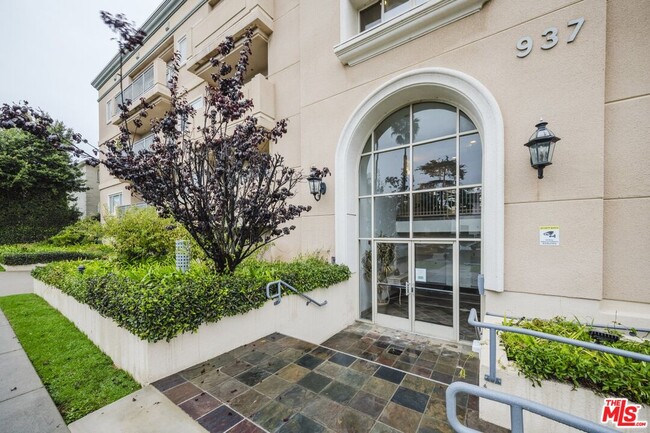 Photo - 937 12th St Unit 208