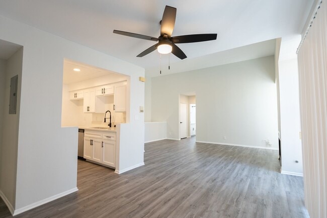 Photo - 1527 Veteran Ave