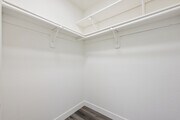 1BR, 1BA - 700SF - Walk In Closet - Campus Crossing Apartments - Northridge