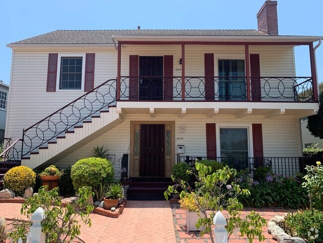 Building Photo - For Rent: Charming 2 Bed / 2 Bath Duplex i... Rental