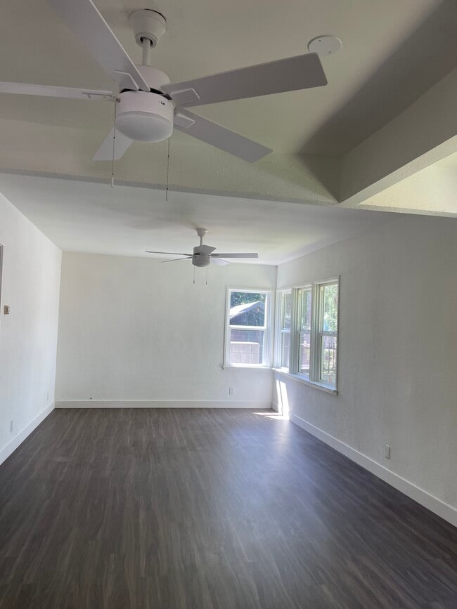 Building Photo - 3310 Palm Ave