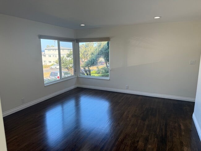 Building Photo - 320 Calle Miramar Unit A