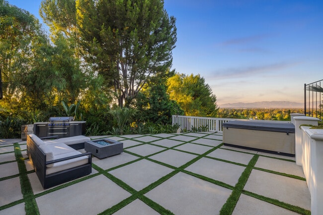 Photo - 16725 Oak View Dr House