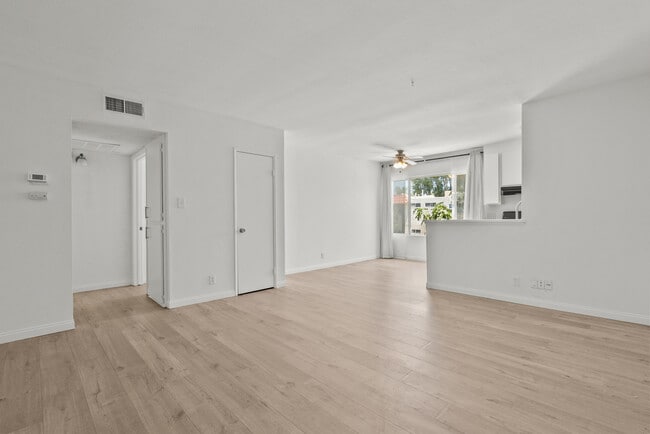Photo - 21000 Parthenia St Townhome