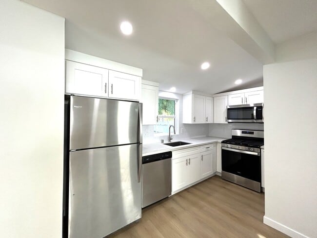 Photo - 323 S Ditmar St Unit B (Back)