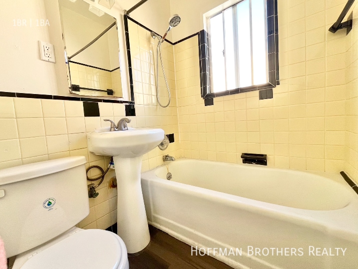 Photo - 518 1/2 N Heliotrope Dr-518 1/2 Unit 518 1/2