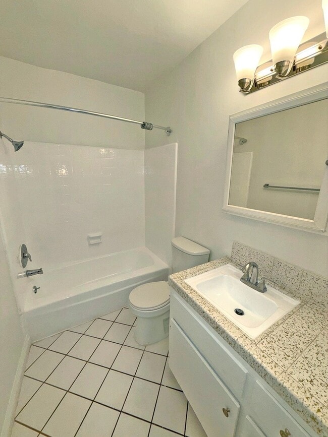 Photo - 3365 Keystone Av Unit 2