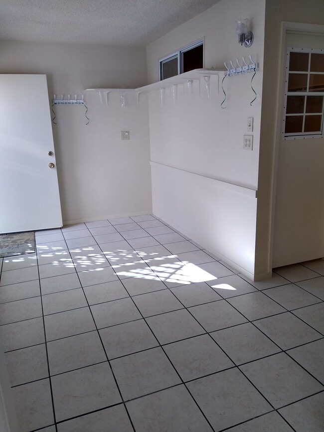 Beautiful living room - sunny - 1843 E Palmyra Ave Unit 1843