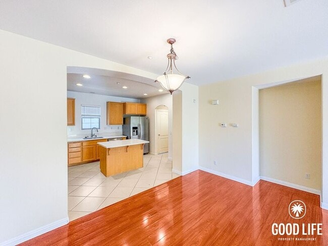 Photo - 264 Marquette Ave